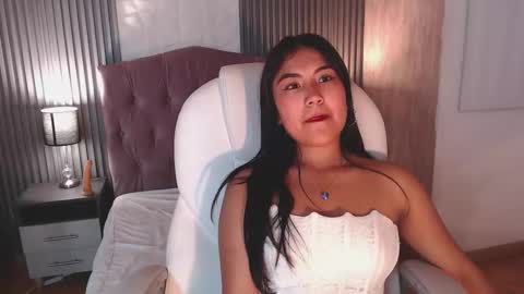 Snapshot of vixennilo chatting on 10.08.25 Vi online show from 10.08.25