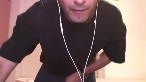 Snapshot of volve5 chatting on 03.10.25 volve5 online show from 03.10.25