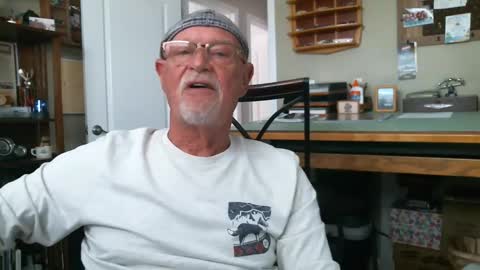 Snapshot of vueuorme chatting on 01.05.25 Vueuorme online show from 01.05.25