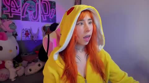 Snapshot of waifu_aika chatting on 12.23.24 AIKA online show from 12.23.24