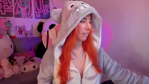 Snapshot of waifu_aika chatting on 12.23.24 AIKA online show from 12.23.24