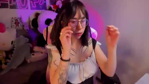 Snapshot of waifu_aika chatting on 01.09.25 AIKA online show from 01.09.25