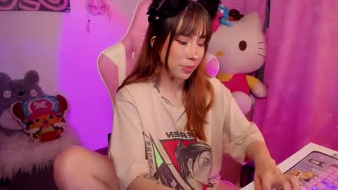 Snapshot of waifu_aika chatting on 10.22.25 AIKA online show from 10.22.25