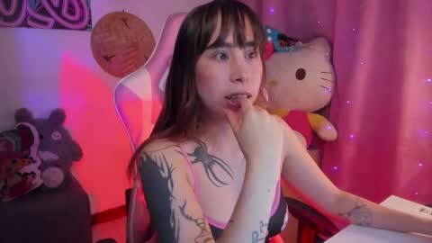 Snapshot of waifu_aika chatting on 11.17.25 AIKA online show from 11.17.25