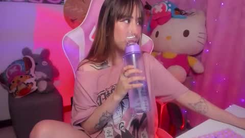 Snapshot of waifu_aika chatting on 11.19.25 AIKA online show from 11.19.25