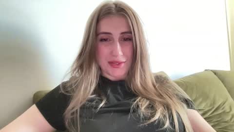 Snapshot of walkiria19 chatting on 05.25.26 walkiria19 online show from 05.25.26