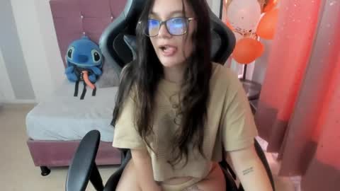 Snapshot of wanda_sg chatting on 05.14.26 Alexandra online show from 05.14.26