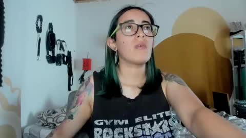 Snapshot of waningrosee chatting on 01.03.25 Waningrose Lu online show from 01.03.25