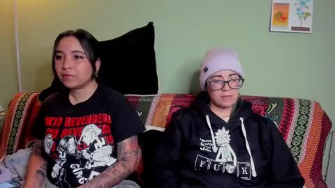 Snapshot of waningrosee chatting on 02.19.25 Waningrose Lu online show from 02.19.25