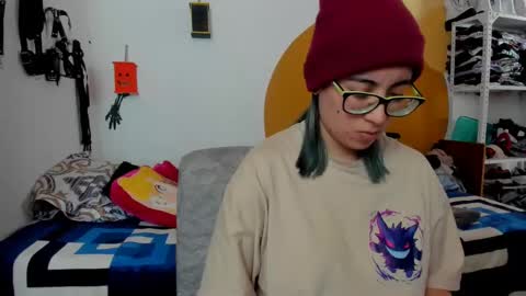 Snapshot of waningrosee chatting on 03.05.25 Waningrose Lu online show from 03.05.25