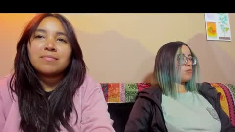 Snapshot of waningrosee chatting on 09.23.25 Waningrose Lu online show from 09.23.25