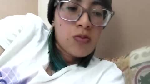 Snapshot of waningrosee chatting on 10.19.25 Waningrose Lu online show from 10.19.25