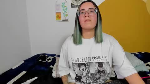 Snapshot of waningrosee chatting on 11.09.25 Waningrose Lu online show from 11.09.25