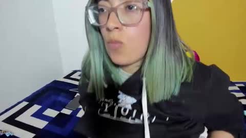 Waningrose  Lu online show from 11.30.25