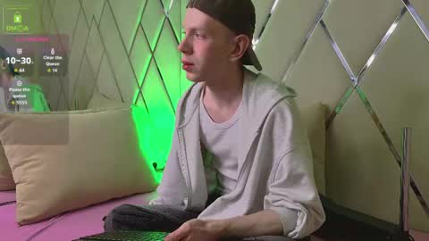 Snapshot of warmwhisp chatting on 04.24.26 ZID online show from 04.24.26