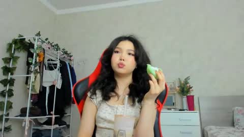 Snapshot of wastforu chatting on 02.19.25 wastforu online show from 02.19.25