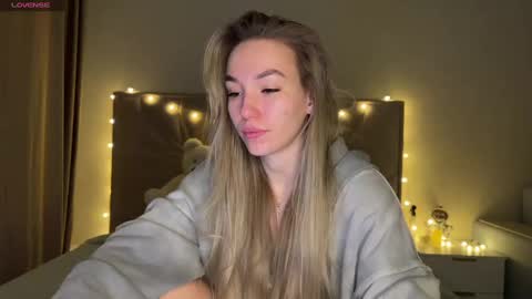 Snapshot of watergirl_ chatting on 01.19.25 Im saving up for a new car help me online show from 01.19.25