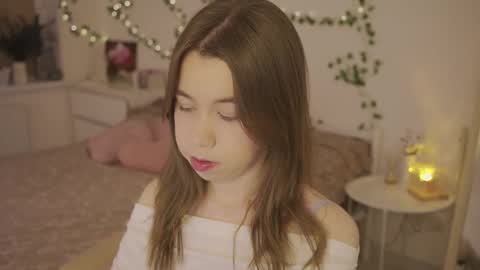 Snapshot of watermelon_sugar_ chatting on 03.06.26 Tess Pls support me with Can we reach 155 my favorite number online show from 03.06.26