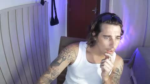 Snapshot of wave_boyy chatting on 04.01.26 wave_boyy online show from 04.01.26