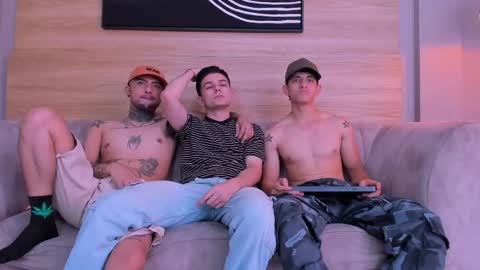 Snapshot of web_gammer_ chatting on 05.15.26 Jhonny Dick his neighbors. online show from 05.15.26