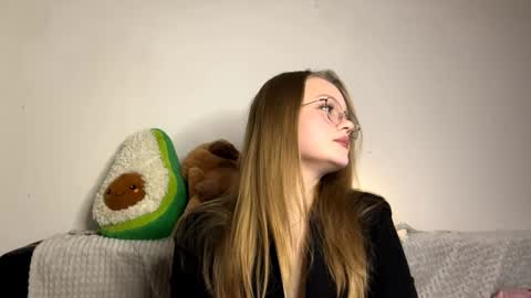 Snapshot of weicauley chatting on 12.01.25 Elise online show from 12.01.25