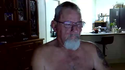 Snapshot of wellhelloo chatting on 02.14.26 Wellhelloo online show from 02.14.26