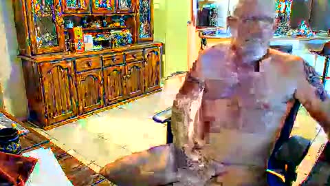 Snapshot of wellhelloo chatting on 05.27.26 Wellhelloo online show from 05.27.26