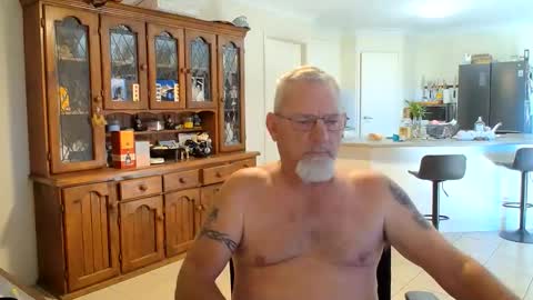 Snapshot of wellhelloo chatting on 05.29.26 Wellhelloo online show from 05.29.26