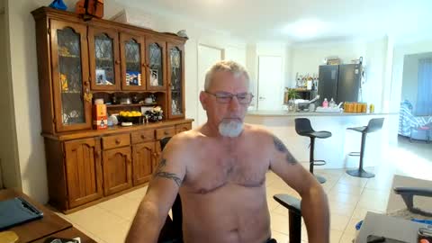 Snapshot of wellhelloo chatting on 06.16.26 Wellhelloo online show from 06.16.26