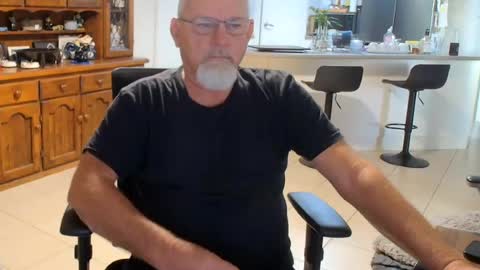 Snapshot of wellhelloo chatting on 07.20.26 Wellhelloo online show from 07.20.26