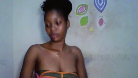 Snapshot of wet_pussy200 chatting on 10.22.25 Bella online show from 10.22.25