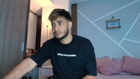 Mia and Dylan online show from 11.22.25