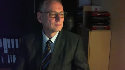 Snapshot of wetsuitedman chatting on 12.30.24 Franz online show from 12.30.24
