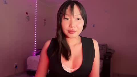 Snapshot of whisperofdarsy chatting on 11.27.25 DarsyWhispers online show from 11.27.25