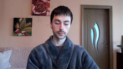 Snapshot of white_sport chatting on 10.08.25 Tom online show from 10.08.25