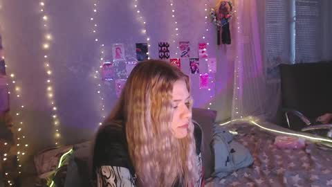 Snapshot of white_truffle chatting on 05.02.26 Melania and Mikey online show from 05.02.26