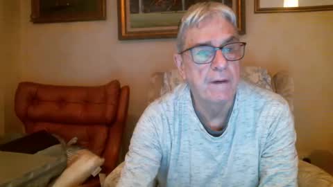 Snapshot of whitebriefs009 chatting on 01.15.25 whitebriefs009 online show from 01.15.25