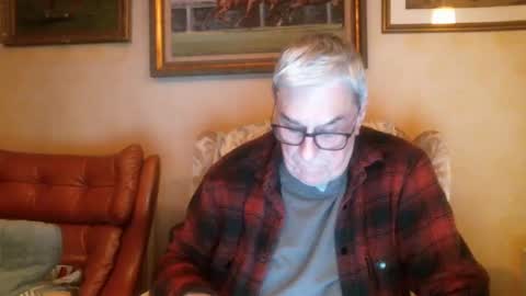 Snapshot of whitebriefs009 chatting on 01.22.25 whitebriefs009 online show from 01.22.25