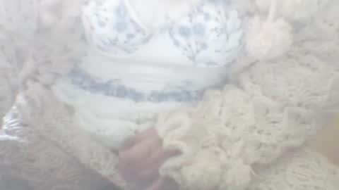 Snapshot of whitesweater chatting on 02.11.25 whitesweater online show from 02.11.25