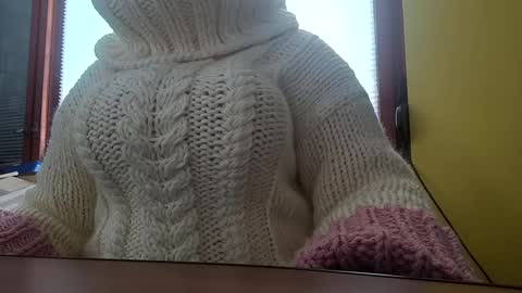 Snapshot of whitesweater chatting on 09.23.25 whitesweater online show from 09.23.25