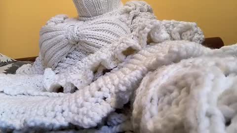 whitesweater online show from 03.10.26