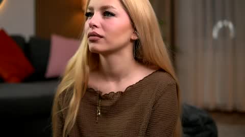 whitneyandrews online show from 04.06.26