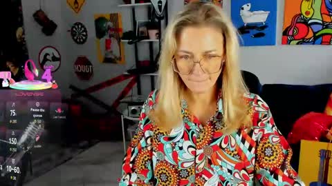 Snapshot of whitneypunnch chatting on 05.11.26 whitneypunnch online show from 05.11.26