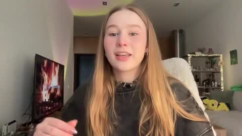 Snapshot of whoisalisa chatting on 02.11.26 Alisa online show from 02.11.26