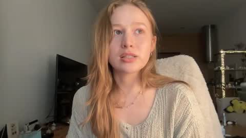 Snapshot of whoisalisa chatting on 06.29.26 Alisa online show from 06.29.26
