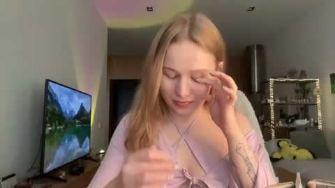 Snapshot of whoisalisa chatting on 07.15.26 Alisa online show from 07.15.26
