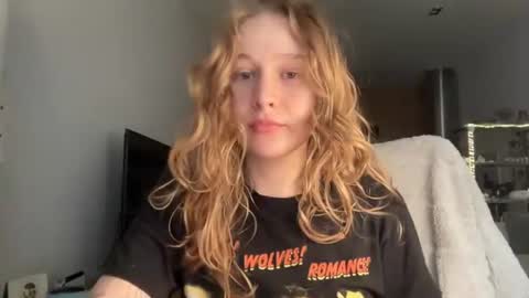 Snapshot of whoisalisa chatting on 07.19.26 Alisa online show from 07.19.26