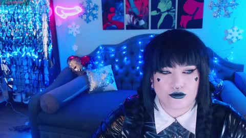 Snapshot of wickedxqueen chatting on 01.07.25 Laura  online show from 01.07.25