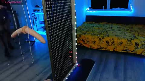 Laura  online show from 04.19.26