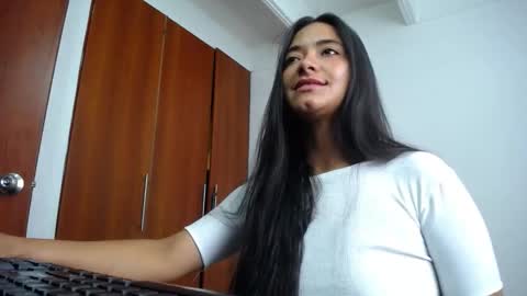 Ilauren online show from 11.26.25